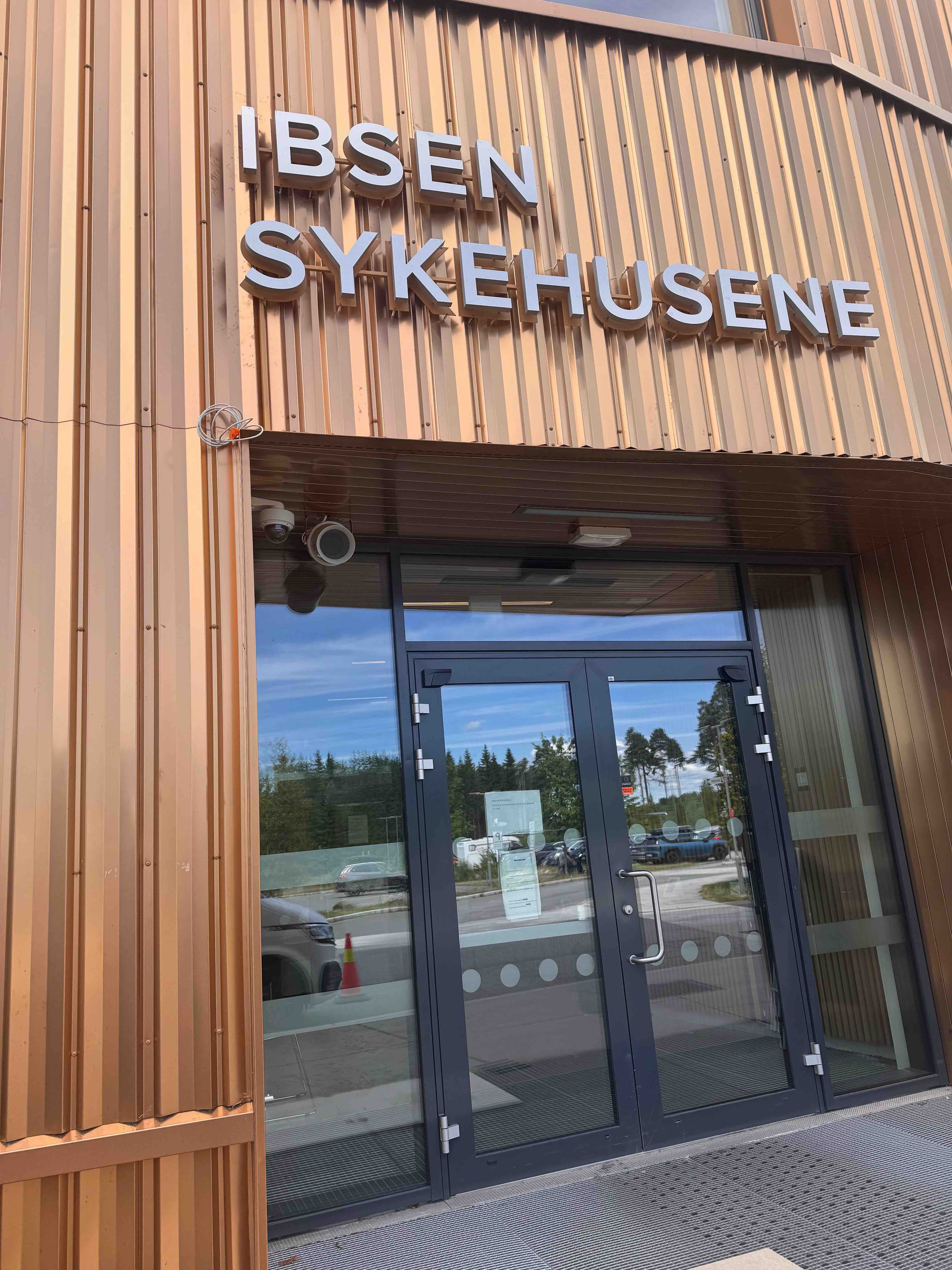Inngangen til IbsenSykehusene Gardermoen